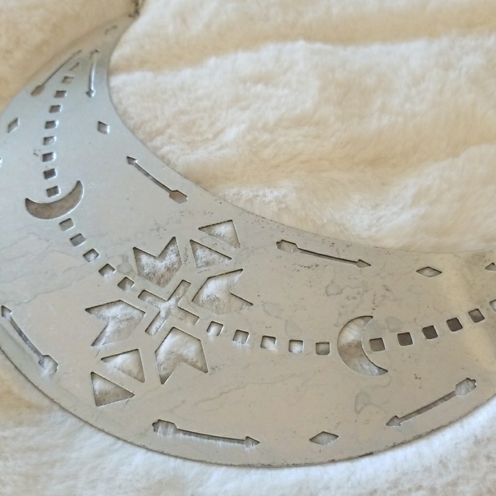 EYE CANDY LA // Edgy Cutout Collar Bib Necklace - Picture 3 of 7